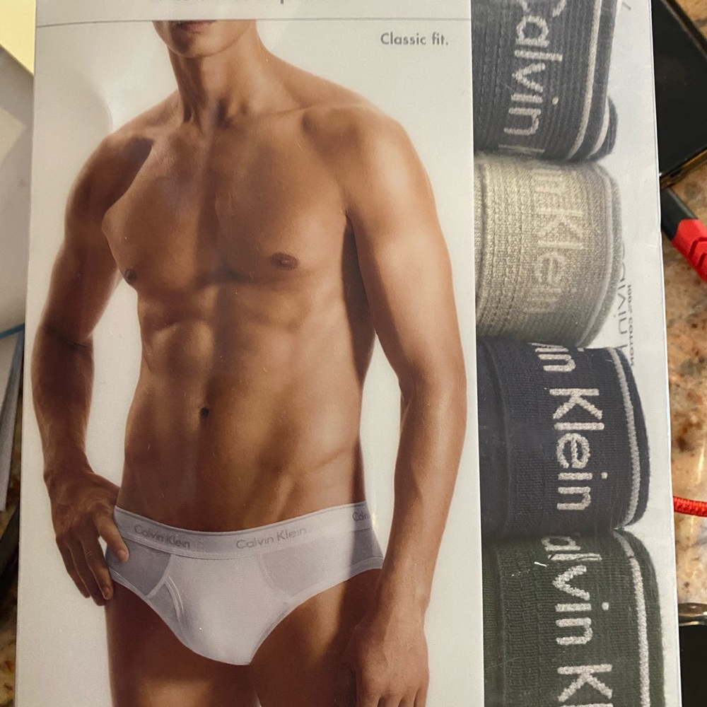 Calvin Klein 4 low hip briefs, size M, brand new